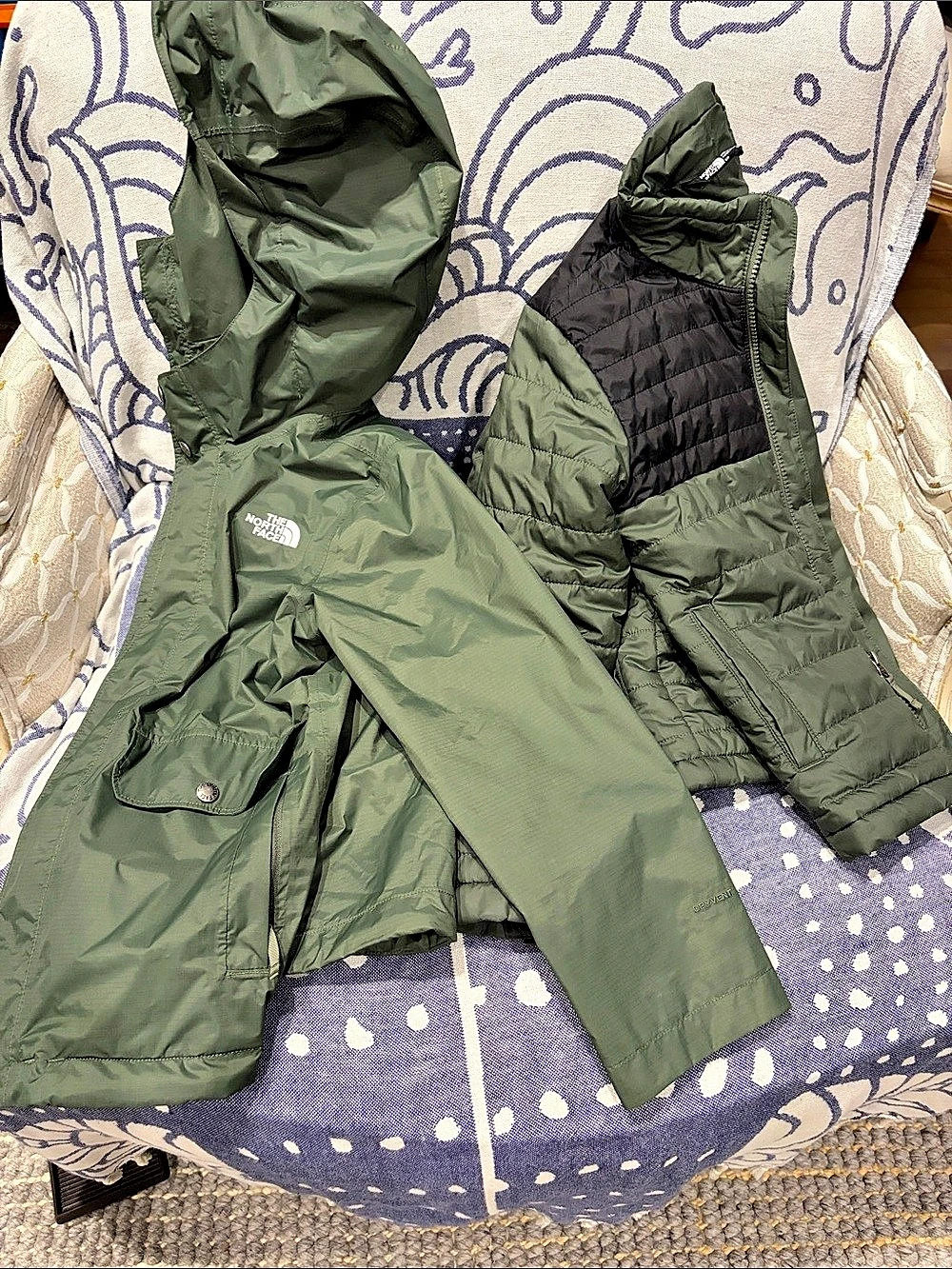 The North Face kid 2 in 1 raincoat and Jacket (small)